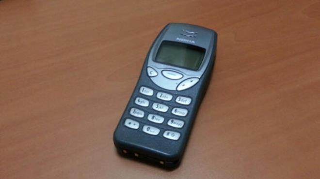 Nokia 3210:    Nokia'nn en bilinen telefonlarndan biri olan Nokia 3210, 1999 ylnda sata kt. Pek ok kullanc bir kez olsun bu cihaz o yllar kulland. Dahili antenle birlikte gelen cihaz, 160 milyon satt.