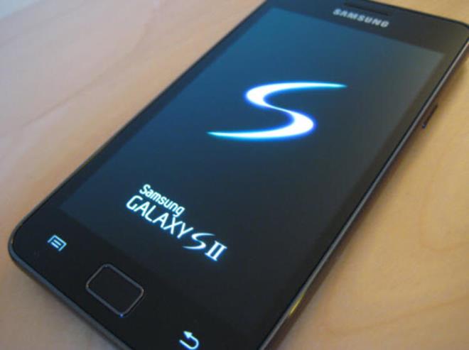 Samsung Galaxy S2:    Samsung, Galaxy serisi telefonlarna 10 yl akn bir sre nce balad. Galaxy SII ise, 2011 ylnn Mart aynda ilk kez karmza kt. Olduka ince bir tasarma sahip olan telefonun 8 MP kameras ve 1 GB RAM'i vard. Cihaz, bugne dek 40 milyondan fazla satt.