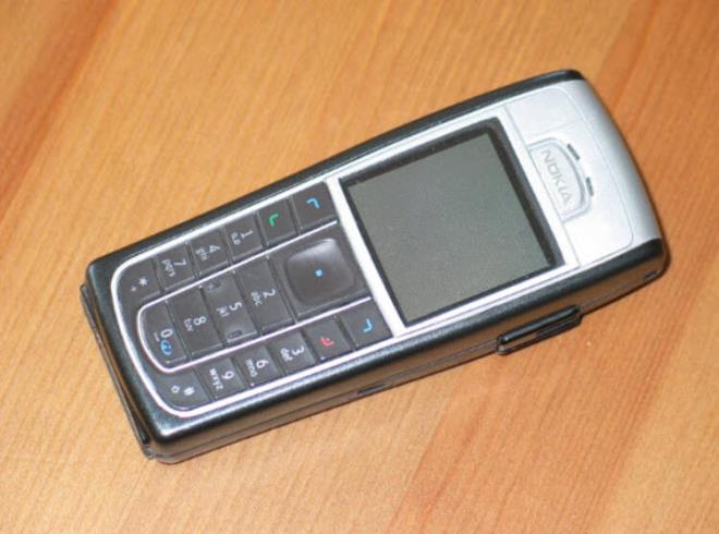 Nokia 6230:    Bir zamanlarn efsane telefon markas Nokia, alternatifinin pek bulunmad yllarda yksek sat hacimlerine ulayordu. Bu telefonlardan biri de 2003 ylnda sata sunulan Nokia 6230'dan bakas deil. VGA kameras ve FM radyosu bulunan cihaz, toplamda 50 milyon satt.