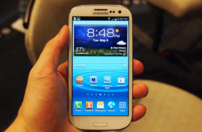 Samsung Galaxy S3:    Yine bir Samsung telefon ile karnzdayz. Galaxy S2'yi kullanclar beenince, bir sonraki model, yani Galaxy S3 de yksek bir sat hacmine ulat. 2012 ylnda sata sunulan cihaz Android iletim sistemini kullanyordu. Galaxy S3 de 40 milyona yakn satt.