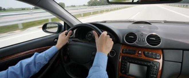 Ehliyet yenileme ilemi Emniyet Genel Mdrlne ait (www.surucurandevu.egm.gov.tr) internet adresinden online randevu aldktan sonra, il/ile trafik tescil birimlerinde yeni tip src belgesi ilemlerini gerekletirebilecek.