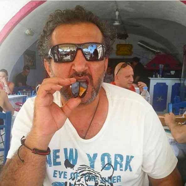 Mutfaktaki nam lke snrlar aan dnyaca nl efin aslnda ok ac bir hikayesi var. Meer Mehmet ef sol elinin 3 parman kyma makinesine kaptrm.