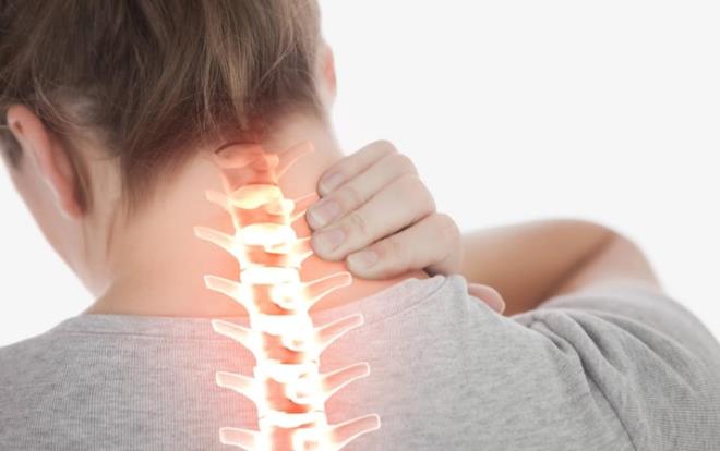 Boyun, insan vcudunda en korumasz blgelerin banda yer alyor. Gerek gnlk yaamda, gerekse i hayatmzda salk kalitemizi, en az bel sorunlar kadar olumsuz etkiliyor. nsanlarn yaklak te ikisi, hayatlarnn bir dneminde boyun blgesinde bir sorunla karlayor. Hayatmza yeni nesil iletiim cihazlarnn girmesiyle beraber bu sorunun giderek art gsterme eilimde. Omurga sal insann yaam kalitesinin en nemli anahtar, Ancak, i dnyasnda devaml ekran karsnda olmak veya cep telefonlarndan salanan iletiim srasnda, hem boyun, hem de st srt blgesinde, ar ve duru sorunlar karmza kyor. Oysa ki iyerinde boyun saln korumann basit yollar var. te bunlardan bir ka...