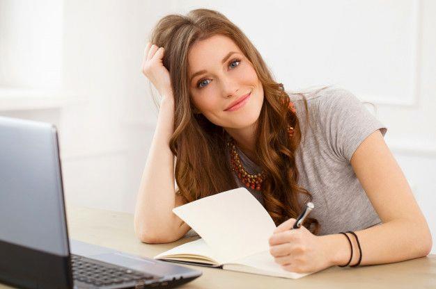 rencilerde, gerek derslerde, gerekse de evde ders yaparken mutlaka dik postr korumaya dikkat etmeliyiz.  <br>  Eer boyun blgesinde ar, kollara vuran uyuma ve kuvvetsizlik hissediyorsak, hemen bir doktora grnmeye allmaldr. Erken tehis, her zaman sorunun daha kolayca tedavi edilmesini salayacaktr...