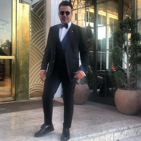 Uzun bir sredir basn mensuplarnn kameralarna yakalanmayan Emrah, getiimiz akam Bebek'te spordan karken grntlendi. Emrah' grenler ise tanmakta epey bir zorland. 48 yandaki arkc, neredeyse lise yllarna geri dnd.