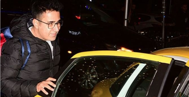 lk albmn 1983'te 12 yandayken karmasyla 'Kk Emrah' adyla tannan nl arkc, aradan yllar gemesine ramen yalanmad.