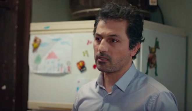 Ylba akamna hazrlk yapan Bahar, Arif, Ceyda ve Enver tm hazrlklar bitmiken Enver'in mutsuz olduunu anlad. Enver'in mutsuzluunun sebebi ise trl entrikalar ile herkesi birbirine dren kz irin'in ylba akam tek bana olmasyd.