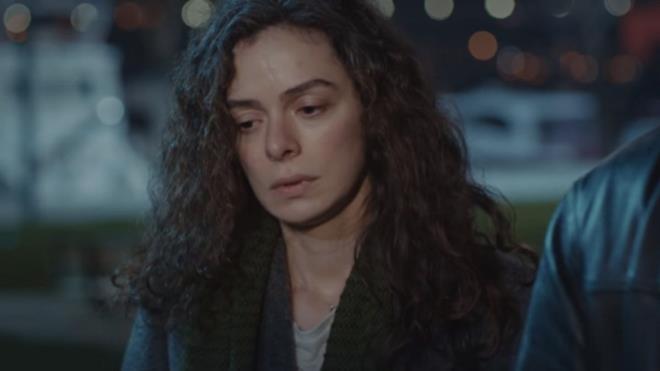 Caner Cindoruk ve Bennu Yldrmlar'n diziden ayrlmas  seyirciyi kzdrsa da dizi ksa srede eski seyircisini yeniden ekrana balad. Reyting listelerinde de eski yerine kavuan dizinin dn akam yaynlanan blmnde ise byk olay kt.