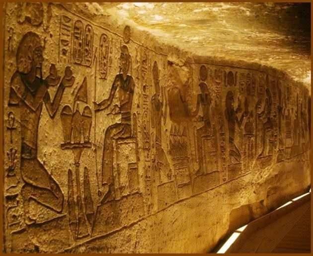 Msr Piramitleri, Msr'da yer alan eski piramit ekillerde yaplardr. Msr'da 100'den fazla piramit vardr.