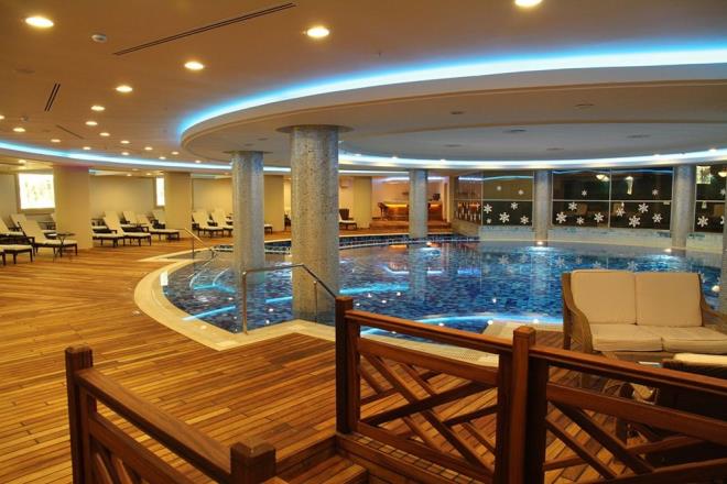 Otelin Aliva SPA merkezi doann sunduu gzelliklerin kalbinde hizmet veriyor. zellikle orman manzaral kapal havuzu size btn stresinizi unutturacak kadar byleyici. Scack bir atmosfere sahip bu otelde ayrca Orman Terapisi yaparak ruhunuzu ve bedeninizi dinlendirebilirsiniz.
