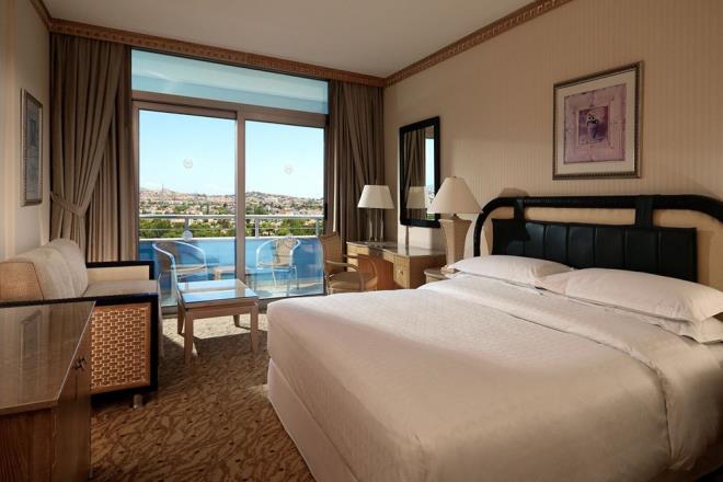 Otelin SPA merkezi olan Botanica Thermal Spa?da termal havuzlarda zel terapi seanslar dzenleniyor ve termal suyun vcuda derinlemesine nfuz etmesi salanyor. ?Dnya?nn En yi Termal SPA?s dlne de sahip SPA merkezinde scak ta yataklar, sauna, Trk Hamam, Macera Duu gibi pek ok zevke hitap eden farkl alanlar ile Asyal ve Trk terapistlerin verdii masaj ve bakm hizmetleri de bulabilirsiniz.