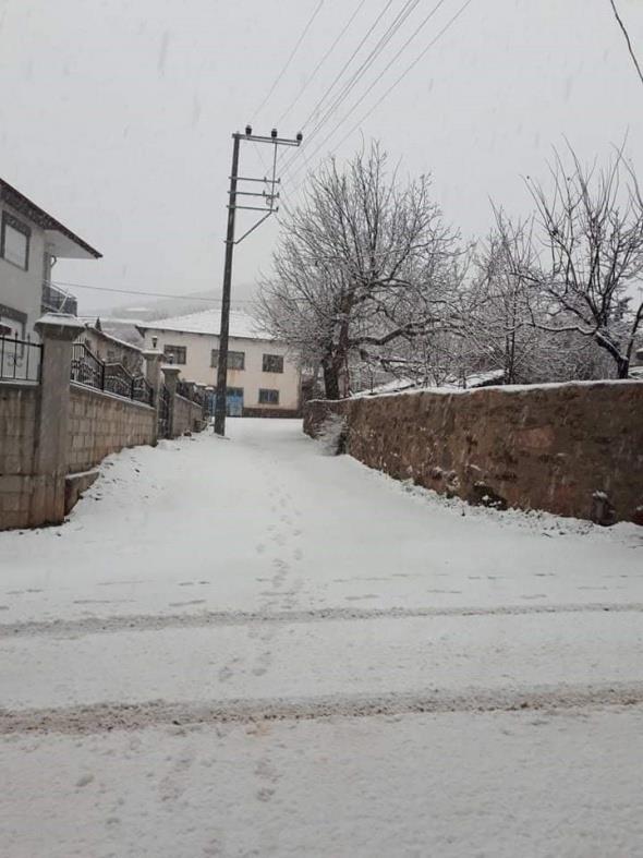 Tavas Aydogdu Mahallesi, yaan karla beyaza brnd.
