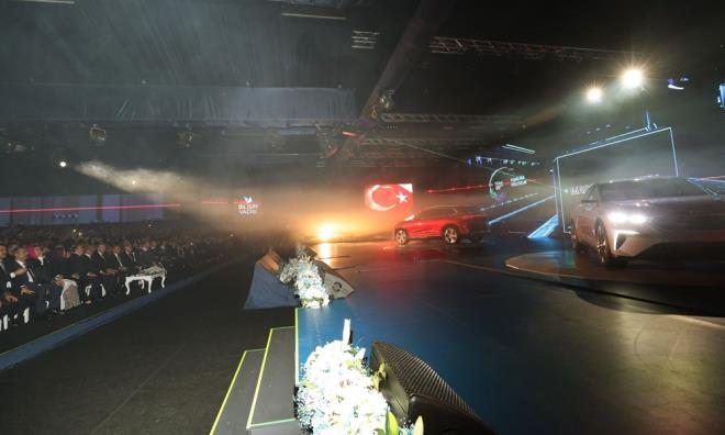 Trkiye'nin Otomobili Giriim GrubuTOGG), 2022 ylnda retimine balayaca, gelitirme sreci devam eden otomobilin n gsterim versiyonunu Trkiye?yle buluturdu.