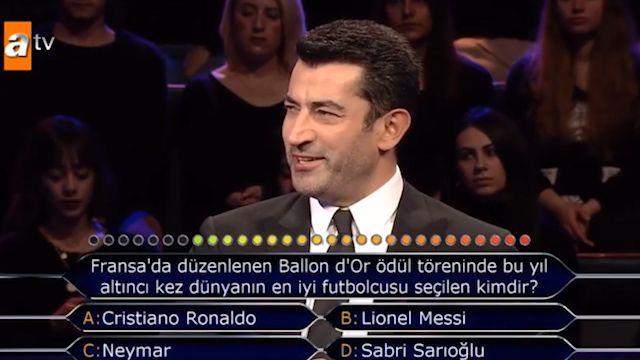 Tepki gsteren izleyiciler reyting uruna Sabri Sarolu neyin nesi? diyerek tepkilerini dile getirdiler.