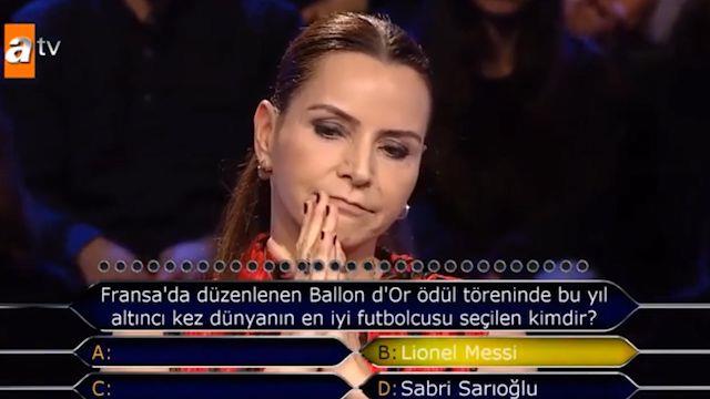 Geriye kalan iki k Lionel Messi ile Sabri Sarolu olunca yarmac Messi kkn iaretleyerek doru cevaba ulat.