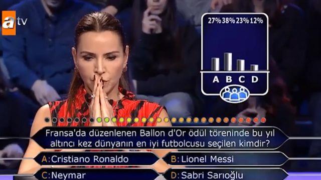 Yarmac seyircilerin aksine B kk Lionel Messi kkn iaretledi. Doru cevabn B kk Lionel Messi'nin olduu soru sosyal medyada da olduka ses getirdi.
