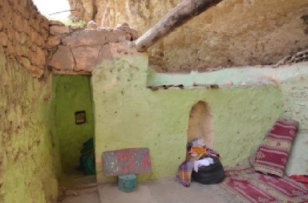 Bavurumuzun kabul edilmesinin ardndan jandarma gzetiminde 7 kiilik arkeologlarn da iinde bulunduu bir ekip, trbede kaz almas balatt. 2 gn sren kazlarda, mezarlk alanda hibir bulguya rastlanlmaynca biz de adeta donup kaldk. Kyller bu duruma inanmak istemiyor. Mezarn yeri baka yerdedir diye neredeyse bu kaz almalarn devam ettirmek isteyenler oldu."