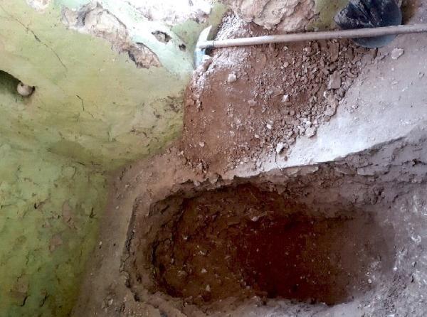 Yzlerce adak adanyordu   <br>  Ky sakinlerinden Sleyman Ekinci (80), 'Abuzer Gaffari Trbesi'nde her yl yzlerce adak adandn belirterek, kazlarda kalnt bulunmamasyla aknlk yaadklarn syledi. Ekinci, "Byklerimiz burann ziyaret olduunu sylerlerdi. Dua ederdik, kurban keserdik. Ne diyeceimizi bilemiyoruz" diye konutu.