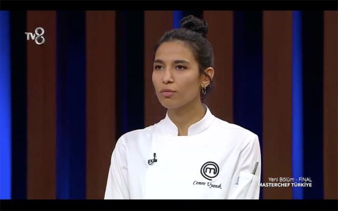 Cemre Uyank: Masterchef'te birinciliin gl aday Cemre Uyank olarak grlyor. Kadn ef olarak piyasada i bulmakta zorlanan Cemre, yarmaya kendini ispatlamak iin katldn sylyor. Arkadalar arasnda da finalin favori ismi olarak grlen Cemre, babasn kaybetmi, annesi ve kz kardeleriyle yayor.