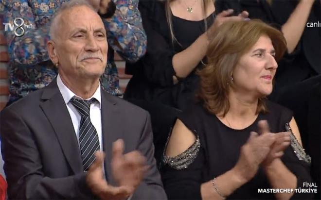 Final gecesine Alican'n annesi ve babas Adana'dan geldi. Babas Hasan Sabunsoy 'oluyla gurur duyduunu' syledi. Annesi de 'gnlmn ampiyonu odur' dedi.