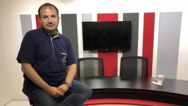 nl radyocu Michael Kuyucu, Twitter'den arkc Alpay'n Gitme arksn paylap Murat Dalkl hakknda bir dizi tweet att. Kuyucu, Dalkl'a yorumculuk renmesini syleyip kt yaynlarda goy goy yaptn iddia etti. Dalkl ise bu duruma sinirlenip ayn portal zerinden Kuyucu'ya, sen ok oldun artk szleriyle tepki gsterdi.