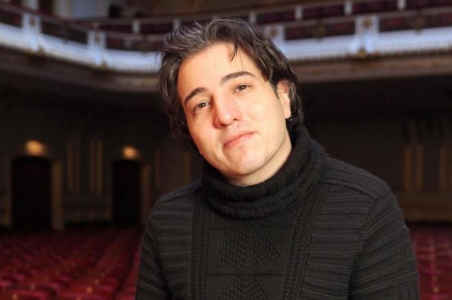 nl piyanist Fazl Say, sanatla ilgili bir paylam yaptnda Instagram beenilerinin dtn syledi. Bu yazya, Hakan Hatipolu'ndan, 'Benim de Kandil paylamlarmda byle oluyor.' aklamas geldi. Say ise Hakan'a, 'Siz ne ile urayorsunuz?' sorusunu yneltti.