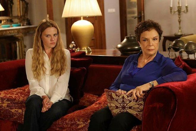 EDHO'da Melike Meftun karakterine hayat veren Selda Alkor, diziye veda edeceini kendisi aklad. Bir alveri merkezinde gazetecilerin sorularn yantlayan Alkor, ''vurdulu krdl'' sahneleri nedeniyle diziden ayrlacan syledi.