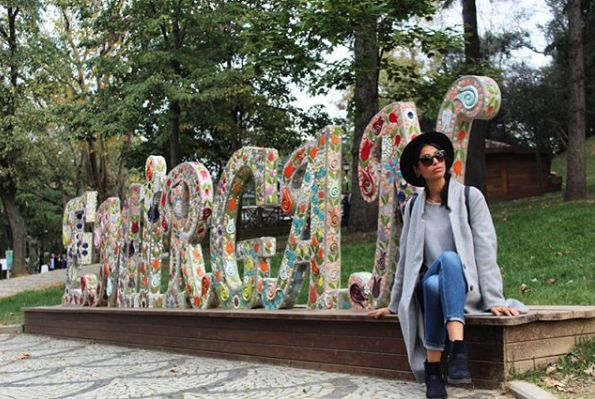 MasterChef ampiyonu Cemre Uyank dl alr almaz bakn ne yapt    Kan ve kk hcre bana dikkat ekmek istediini syleyen Cemre Uyank, szlerine u szlerle devam etti:  <br>  -"Donr olurken bir gn benim de bama gelir fikriyle hareket etmedim. liimiz bir bakasna can olacaksa neden kk hcre ba yapmayalm? Herkesin bu konuda duyarl olmasn istiyor, kan vermeye davet ediyorum."