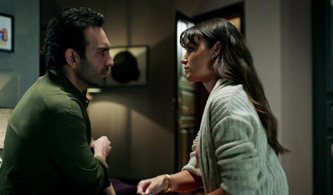 Azize dizisi, geen hafta sonu yaynlanan 6. blmyle de reytinglerde ilk 10 program arasna giremedi. Kanal D ynetimi ise ald fla kararla Azize'yi final bile yapamadan yayndan kaldrd.