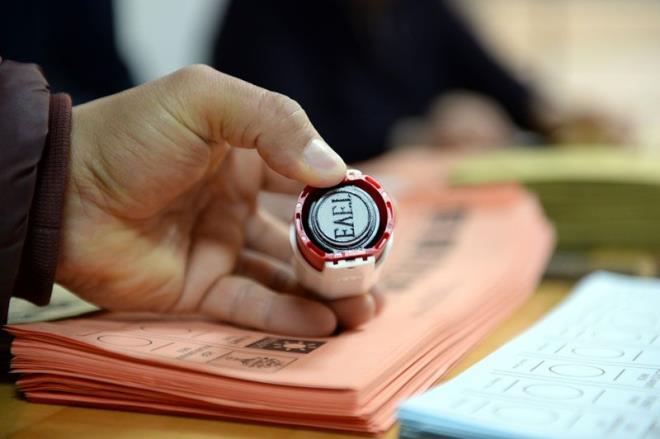 Dademir, Twitter zerinden yapt paylamda unlar syledi: "Sizlere 12-15 Aralk tarihlerinde Trkiye genelini temsilen 26 ilde 2185 katlmc ile yz yze grme yntemiyle yaptmz Trkiye'nin Nabz aratrmasndan baz sonular paylamak istiyorum. Partilerin u andaki oy oranlar -kararszlar datlmadan- grafikteki gibidir."