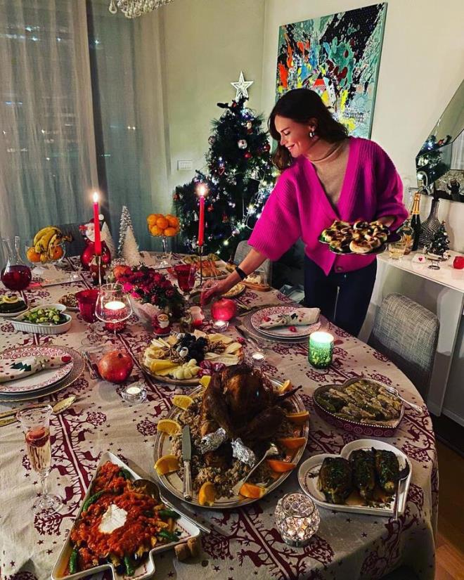 EBRU ALLI  Sofra dzeni benim iim. 2020 sizlere en gzelini, sal, neeyi, badary , sevgiyi , ak getirsin