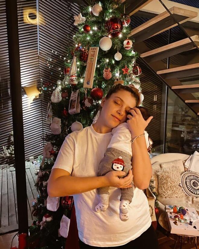 GAMZE EREL  Noel rdek popoluyla 2020 ye giri yaptk. iyi seneler herkese