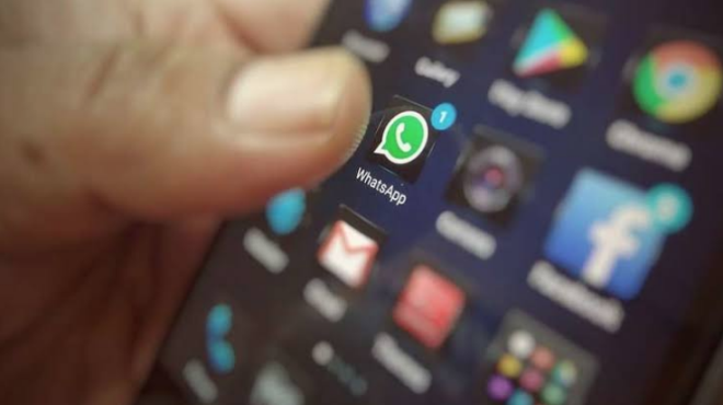 Sz konusu zellik zellikle AMOLED ekrana ev sahiplii yapan cihazlarda hatr saylr oranda pil tasarrufu yaplmasna imkan tanyacak.