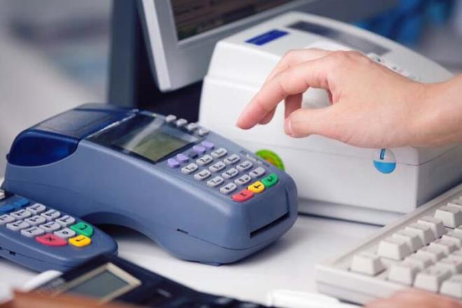 8. Tketici kredileri ile ilgili atlan admlar ticari krediler iin de atlmal: Bankalarn ticari kredileri istedikleri anda geri arabilmeleri, faiz orann istedikleri gibi deitirmeleri engellenmeli.