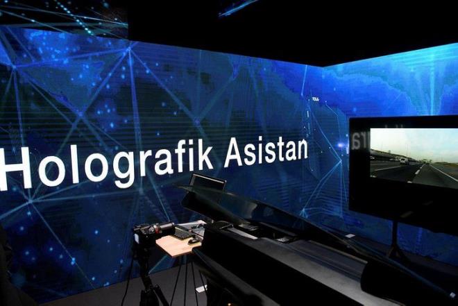 DNYADA BR LK: HOLOGRAFK ASSTAN  <br>  Trkiye?nin otomobili, sadece elektrikli, balantl ve akll olmasyla deil, sahip olaca yeniliki ve ykc teknolojiler ile de kullanclarnn otomobil deneyimini farkl bir boyuta tamay hedefliyor.