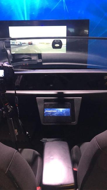 Otomobil, tm akll ehir altyaps, elektrik ebekesi, cihazlar, evler ve binalar ile iletiim halinde olacak ve yaamn birok farkl alannda kullancsnn yerine dnen bir asistana dnecek.