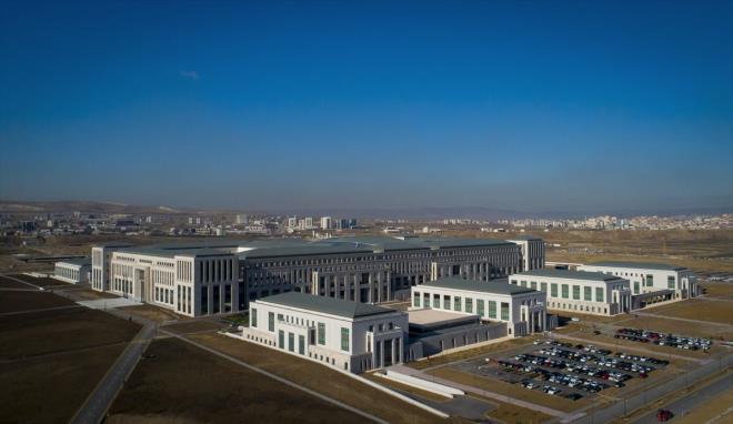 Cumhurbakan Erdoan, geen Temmuz aynda Etimesgut'ta yapm tamamlanan yeni hizmet binasn ziyaret ederek incelemelerde bulunmutu.