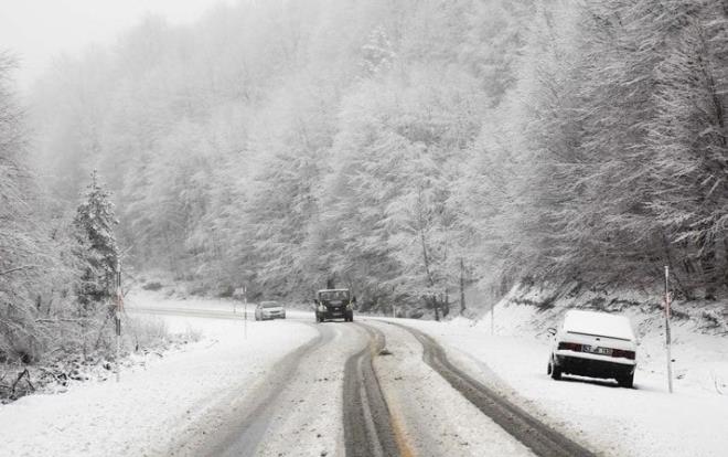 Rzgarn, Kuzey ve Orta Ege?de bu akam, Bat Karadeniz?in bats ile Marmara?da ise gece saatlerinden itibaren etkisini artrarak kuzey ve kuzeydou ynlerden 6 ila 8 kuvvetinde frtna, yarn ise sabah saatlerinden itibaren 8 ila 10 kuvvetinde tam frtna eklinde esmesi tahmin ediliyor.