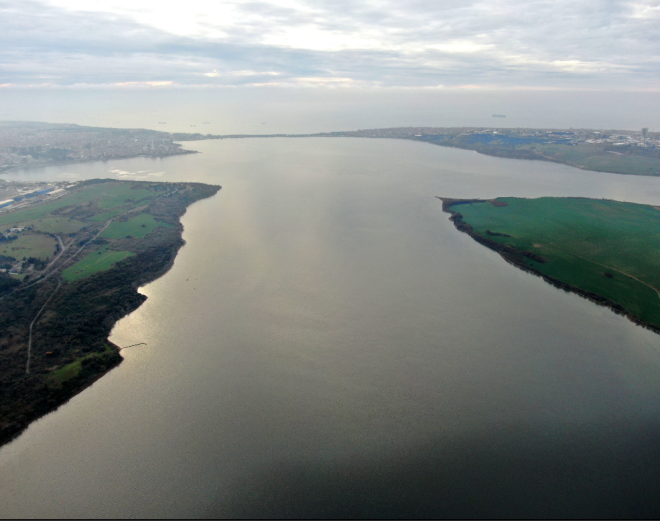 Kkekmece gl bitimi ile Sazldere Baraj arasndaki yaklak 6 kilometre olan ksm projenin en nemli ksmlarndan. Kanaln geecei gzergahta tr garajlar, gecekondular bulunurken bir ok alanda sazlklarn ierisinde yer alyor.