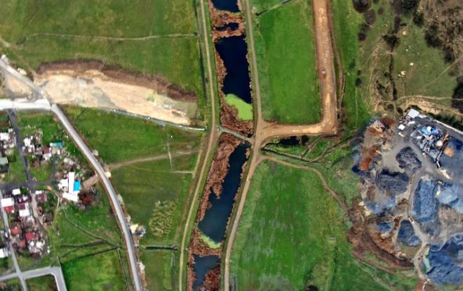 Kanal stanbul projesinin en nemli ksmlarndan olan Kkekmece gl ile Sazldere Baraj arasndaki gzergah havadan grntlendi. Gzergahta bulunan Sazldere barajn balktan temizleme almalar yapt grld.