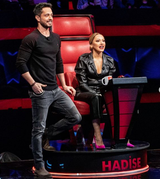 Boz, solo kariyerine 2006 ylnda kard "Ak Bulamam Ben" single' ile adm att. Bir sonraki yl ilk stdyo albm Maximum'u sata sundu ve farkl mzik dlleri kazand.