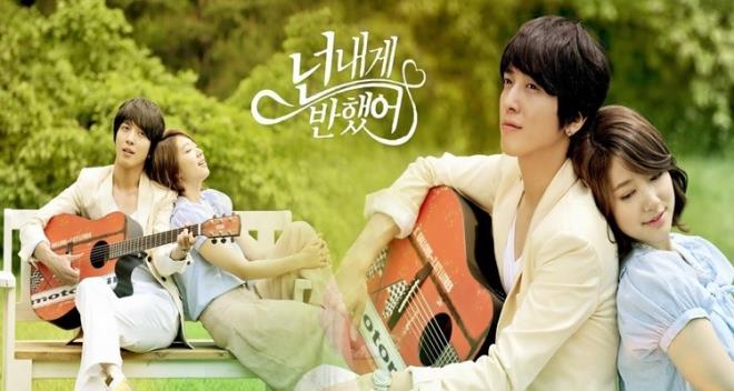 11- You?ve Fallen For Me (2011) IMDB: 7,8  <br>  Lee Kyu-Won (Park Shin-Hye) prestijli bir ailede doğmuş, cana yakın ve zeki bir kızdır.Kyu-Won?da dedesinin beklentilerini karşılamak için Geleneksel Kore Müziği Bölümüne girer. Lee-Shin?in grubu ?Stupid?in hayranları olan arkadaşları bir gün Kyu-Won?u zorla grubun konserine götürür. Kyu-Won, Lee-Shin?i sahnede gördüğü an ondan etkilenir&#8203; ve dizi devam eder.