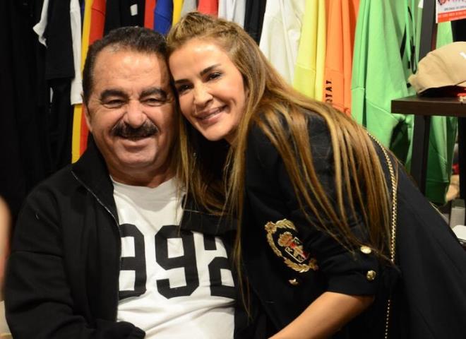 brahim Tatlses, Emel Yldrm?n Etiler?deki Nispetiye 10?da dzenledii kermese katld. kili eski gnleri yad edip birlikte poz verdi.