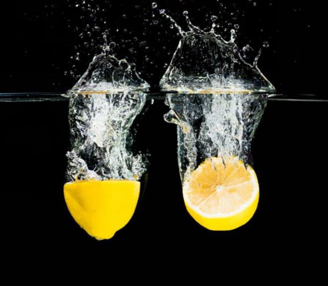 Vcudunuzda iltihaplanmalar oluyor ve bu durum size ac veriyorsa kesinlikle limon suyu imelisiniz. Limon suyu iltihab yok eder ve tahri olmu blgelerinizi yattrr.