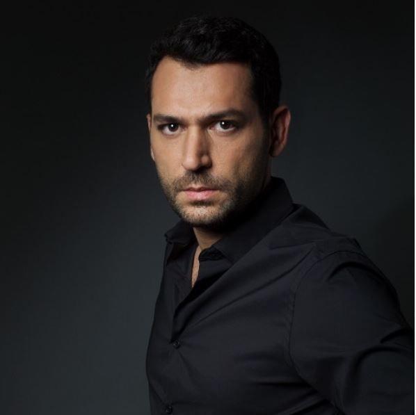 2020 ylnn kendisi iin gzel geeceini umduunu belirten Yldrm, "Dizimizin senaryosu, uzun bir aradan sonra beni tekrar bir dizi projesiyle ekranlara getirmeye yetti. O yzden 2020'nin gzel geeceine inanyorum" aklamasn yapt.