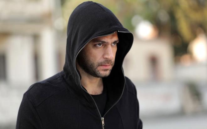 Fasl ei man Elbani ile mutlu bir evlilik srdren oyuncu Murat Yldrm 2016 senesinde hayatlarn birletirdiler. 3 aydr Adana'da Ramo dizisinin ekimleri iin bulunan oyuncu nceki gn Etiler'de kameralara yansd.