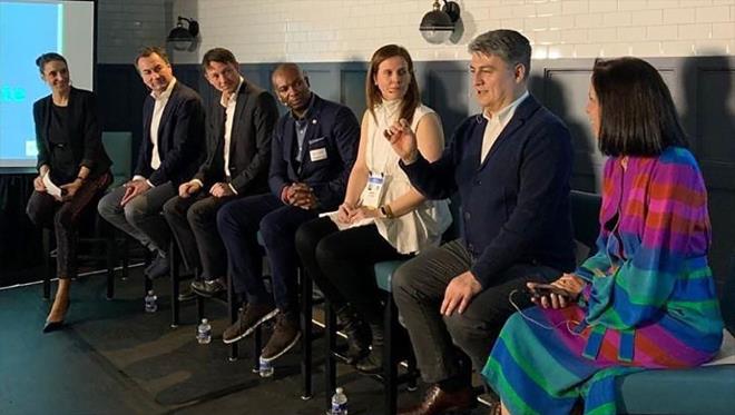 te yandan, Trkiye?nin 60 yllk otomobil zlemini gidermek ve milli otomotiv endstrisinin dnmne nclk ederek Trkiye'nin ilk kresel mobilite markas olma amacyla kurulan TOGG, pazara sunaca otomobillerin teknik ve donanm zellikleriyle de ilklere ve enlere imza atacak.