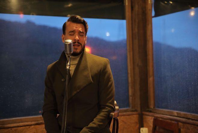 ?Kalbim ukurda?nn yan sra ?Demen Benim Gaml Yasl Gnlme?, ?Sen Gel Diyorsun (f f)? ve ?Ela Gzlm? gibi birok arksyla ?ukur?un gemi blmlerinde yer alan Adrian, Vartolu ile Saadet?in uzun zaman sonra ilk defa bulutuklar sahnede yer alacak.