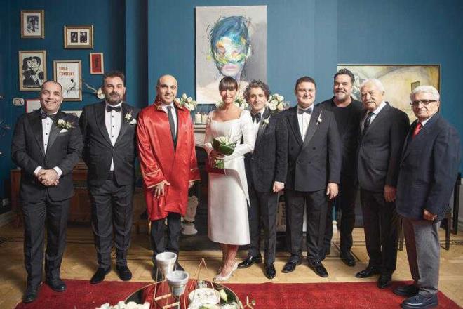 Dne iftin yalnzca aileleri ve yakn arkadalarnn davet edildi.