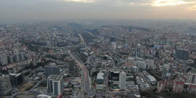 "Hava kirliliini youn olarak hissediyoruz"  <br>    Ancak u anda yksek basncn etkisiyle bu hava kirliliini youn olarak hissediyoruz. u an gzle grlebiliyor. Ancak nemli olan gzle grlmeyen hava kirlilii. Gzle grlmeyenler. ap 2,5 mikrometre olan Partikller Maddelerden (PM) bahsediyoruz.